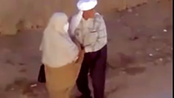 ثلاث عاهرات جنس عربي فيلم إباحيات ورجل زب من الصعب الحصول عليه
